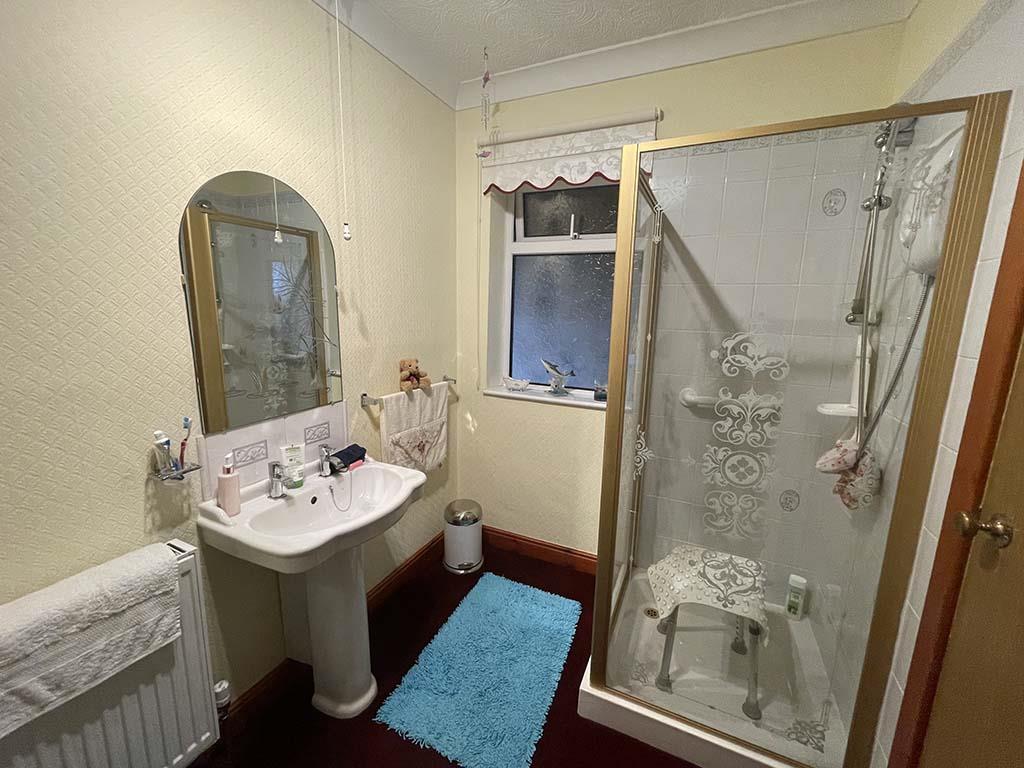 2 bedroom detached bungalow SSTC in Barnoldswick - IMG_7405.jpg